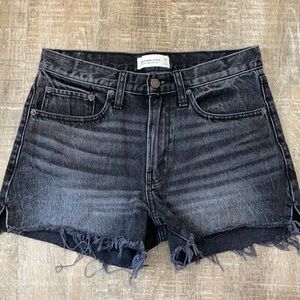 Abercrombie & Fitch Mid Rise Boyfriend Shorts 26/2
